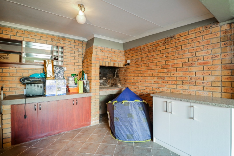 3 Bedroom Property for Sale in Heiderand Western Cape